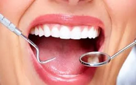 طرق فعالة لتبييض الأسنان في المنزل بمواد طبيعية