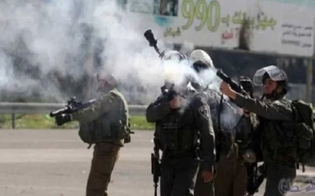 قوات الاحتلال تستخدم قنابل الصوت والغاز في مواجهة فلسطينية غرب الخليل