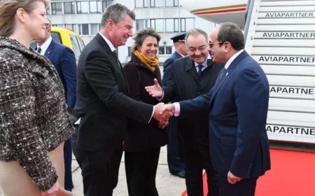 الرئيس السيسي يصل إلى بروكسل للمشاركة في القمة المصرية الأوروبية في المطار العسكري