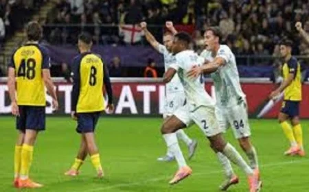 آيندهوفن يحقق فوزا ساحقا على نابولي بستة أهداف في دوري أبطال أوروبا