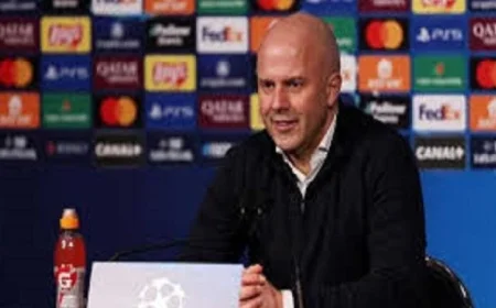 عطل غير متوقع يؤجل رحلة ليفربول ويؤدي إلى إلغاء مؤتمر سلوت قبل مباراة فرانكفورت