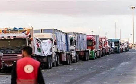 الهلال الأحمر يطلق القافلة رقم 56 “زاد العزة” محملة بـ 8300 طن من المساعدات لغزة