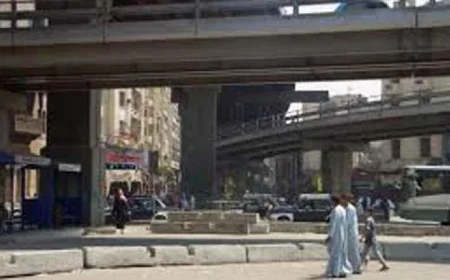 إغلاق أحد الطرق في وسط القاهرة لاستكمال أعمال تغيير الأرضية لكوبري الأزهر