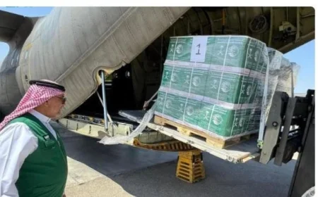 مطار العريش يستقبل شحنة مساعدات سعودية لدعم الفلسطينيين في غزة
