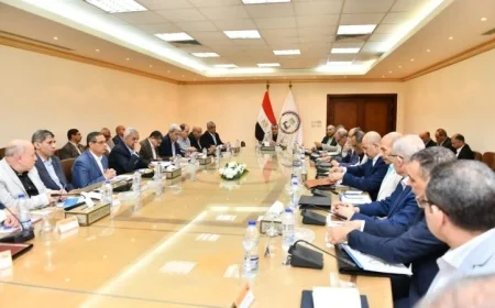 وزير الإنتاج الحربي يطّلع على سير المشروعات الحالية مع مديري الشركات التنفيذية