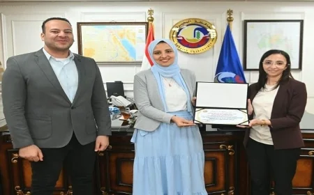 محافظ البحيرة يكرم مديرة وحدة طب الأسرة في قرية المجد بالرحمانية