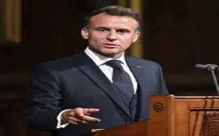 ماكرون يؤكد استحالة التفاوض على التنازلات الإقليمية إلا عبر زيلينسكي