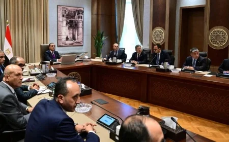 رئيس الوزراء يجتمع مع نائب رئيس مجموعة سيتك الصينية العملاقة لتعزيز التعاون الاقتصادي