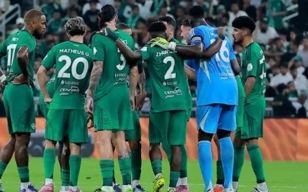 الأهلي السعودي يواجه النجمة في قمة مثيرة بدوري روشن