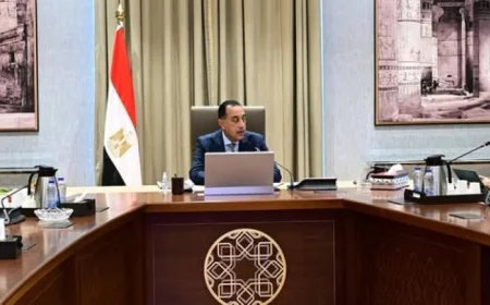 رئيس الوزراء يعقد اجتماعاً مع محافظ بورسعيد لبحث المشروعات الاستثمارية الجديدة