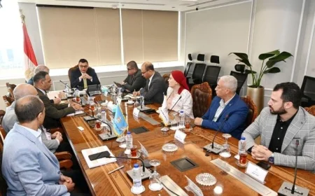 وزير الإسكان يواصل متابعة تقدم العمل في قطاع التنمية والإنشاءات بالمجتمعات العمرانية