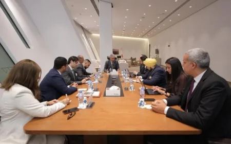 وزير السياحة والآثار يعقد مباحثات مع مدرسة لوزان للفندقة لتعزيز التعليم السياحي في مصر