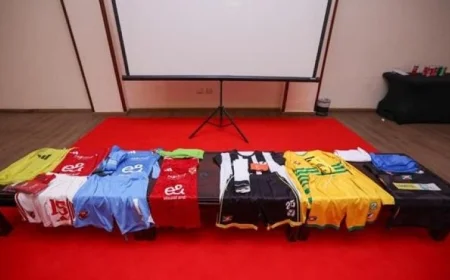 الأهلي يتألق بأزيائه الأساسية أمام إيجل نوار في دوري أبطال إفريقيا