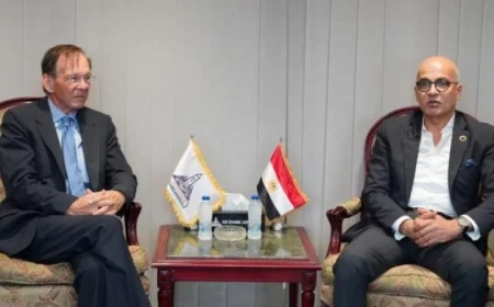 رئيس جامعة عين شمس يستعرض آفاق التعاون مع وفد جامعة تكساس الأمريكية