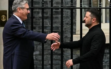 ستارمر وزيلينسكى في لندن قبل اجتماع تحالف دعم أوكرانيا