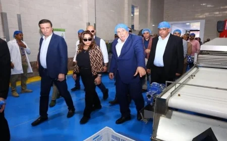 وزير التنمية المحلية ووزير الزراعة يجريان جولة تفقدية لمشروع الإنتاج الحيواني في الوادي الجديد