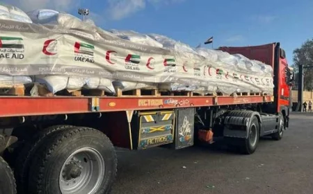 تدفق 30 شاحنة مساعدات إماراتية إلى قطاع غزة عبر معبر رفح لإنقاذ المتضررين