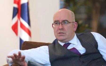 السفير البريطاني يؤكد التزام لندن الراسخ تجاه سيادة ليبيا الموحدة