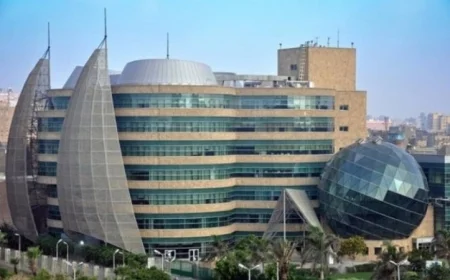 مستشفى 57 يستخدم العلم في مكافحة المرض والكشف المبكر في صدارة الحلول الصحية