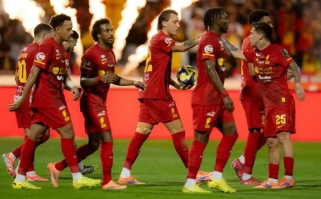 القادسية يتألق ويقصي الحزم بثلاثية قوية في كأس خادم الحرمين الشريفين