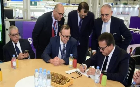 وزير الصحة يناقش مع أبوت تعزيز الشراكة في الرعاية الصحية وتحسين وسائل التشخيص الطبي