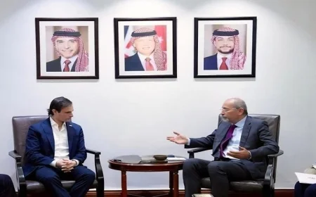 الصفدي يلتقي مسؤول أمريكي لبحث الأوضاع في غزة وتعزيز التعاون الثنائي