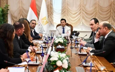 وزير الشباب والرياضة يستعرض آفاق التعاون مع وفد كوكاكولا لدعم قطاع الرياضة والشباب