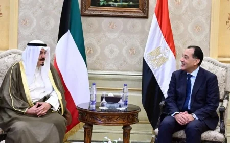 رئيس وزراء مصر يرحب بنظيره الكويتي في مطار القاهرة الدولي