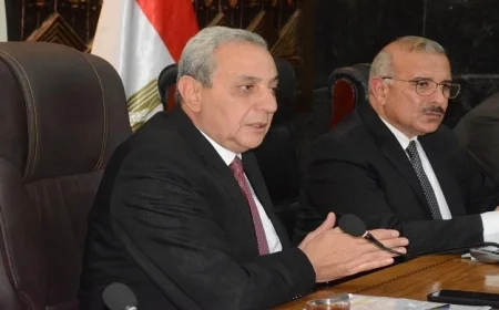 محافظ الغربية يعقد اجتماعاً موسعاً مع الأجهزة التنفيذية والخدمية لتعزيز التنمية المحلية