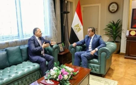 عبد الغفار يلتقي محافظ الشرقية لمتابعة مستجدات المشروعات الصحية المتطورة