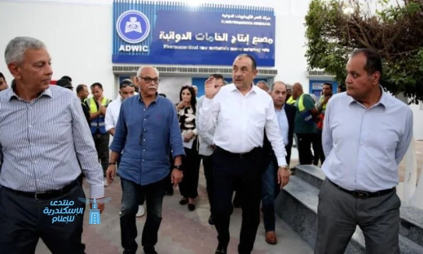 وزير قطاع الأعمال العام يزور مصانع النصر للكيماويات الدوائية لتقييم عمليات التطوير