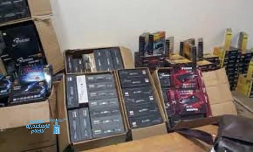 القبض على شخص بتهمة بيع ريسيفرات غير مرخصة لفك شفرة القنوات الفضائية المشفرة