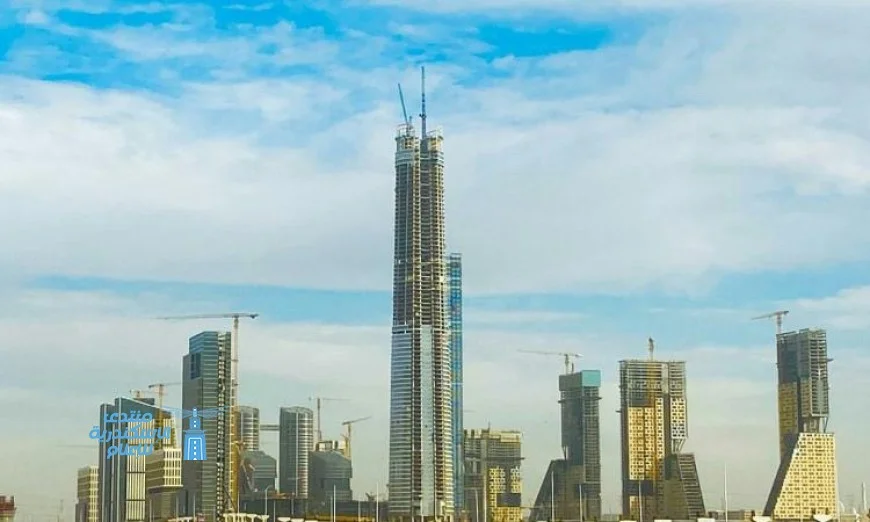 إضاءة البرج الأيقوني بالعاصمة الإدارية بعبارة وفرحت مصر بمناسبة 6 أكتوبر