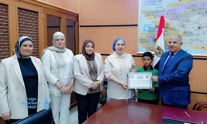تكريم الطالب أحمد جمعة الأول عالميًا في مسابقة ألبرتو كوتو من قبل تعليم الفيوم