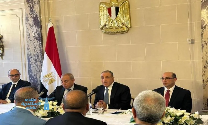 لقاء وزير الخارجية والهجرة بأعضاء الجالية المصرية في باريس يعزز الروابط الثنائية