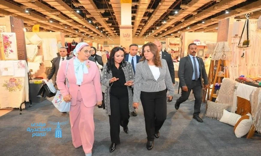 مرسي تزور جناح صندوق دعم الصناعات الريفية والبيئية في معرض تراثنا