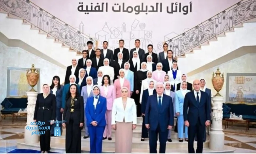 عاشور يعلن عن 34 منحة دراسية كاملة لأوائل طلاب التعليم الفني لعام 2025 2024