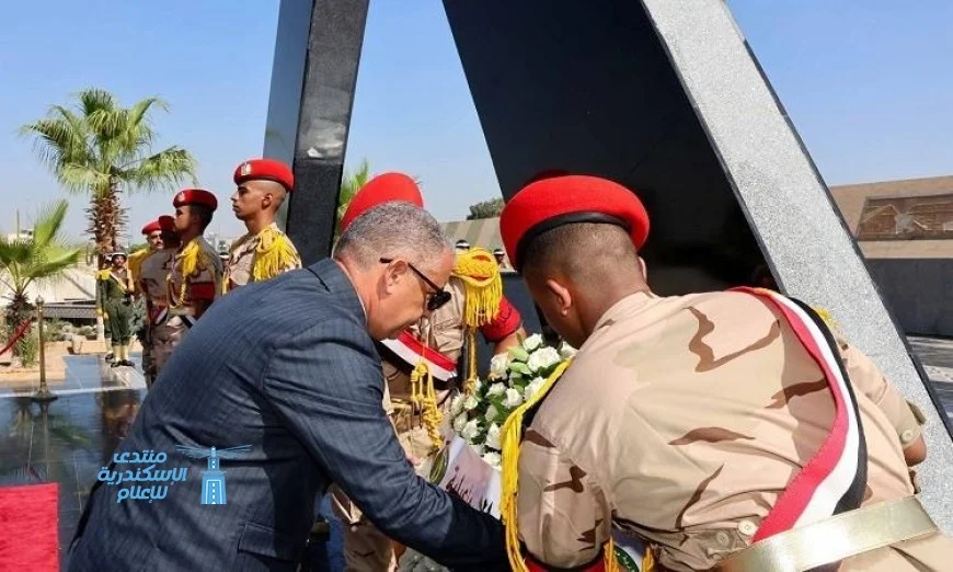محافظ الإسماعيلية يكرم شهداء الجيش الثاني بوضع إكليل الزهور على النصب التذكاري