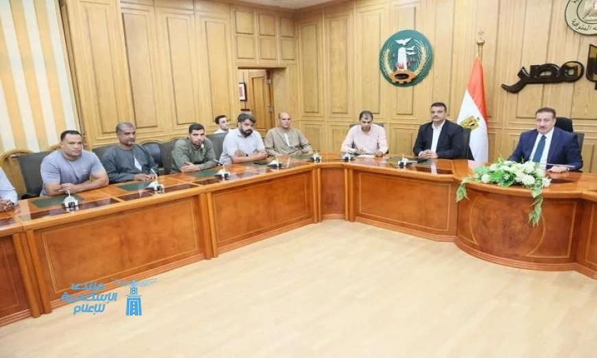 محافظ المنوفية يتواصل مع أهالي دلهمو المتضررين من فيضان النيل لتعزيز الدعم والإغاثة