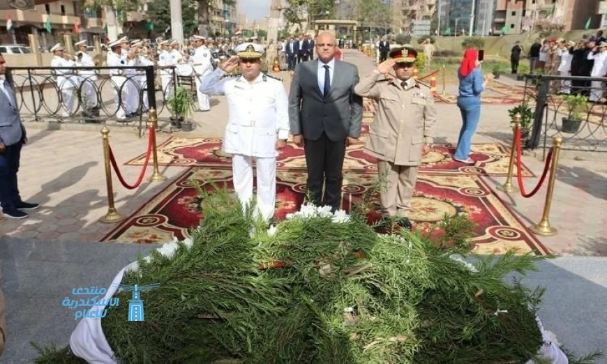 محافظ القليوبية يكرّم الجندي المجهول بوضع إكليل الزهور على النصب التذكاري في بنها