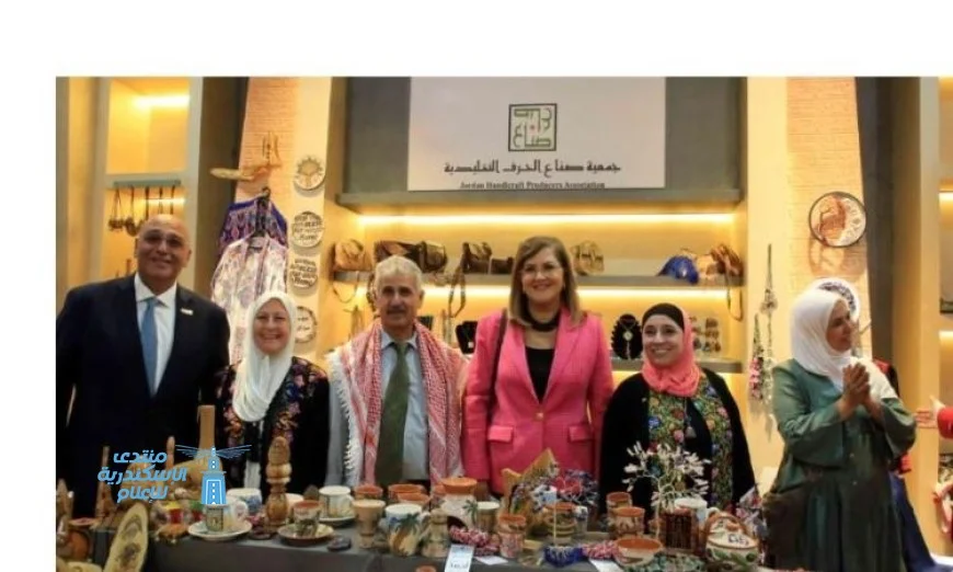 رسالة تشجيع ملهمة من الدكتورة هالة السعيد وغادة والي لفناني معرض تراثنا 2025