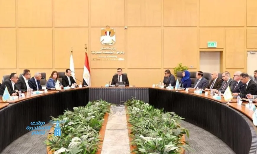 وزير الإسكان يقود اجتماعًا حاسمًا للمجلس المصري للبناء الأخضر والمدن المستدامة