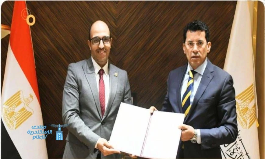 وزير الشباب والرياضة يكرم الباحث كريم يحيى لإنجازه المتميز في استقبال حافل