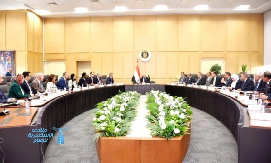 وزير الصناعة يبحث مع وفد البنك الدولي تقدم المشروعات الحالية