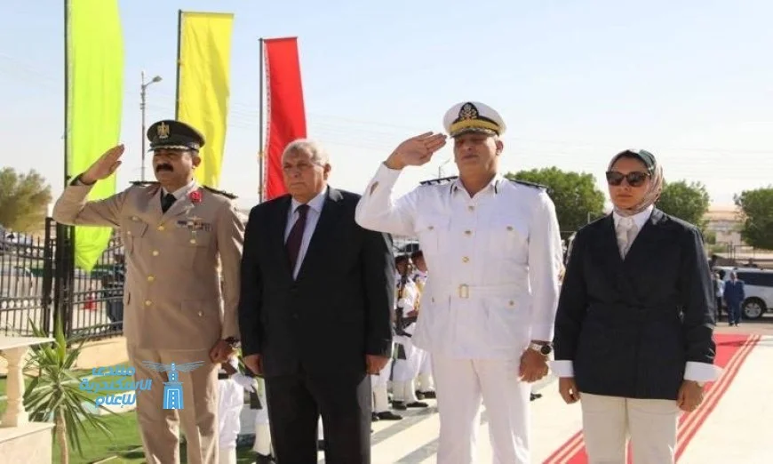 الوادي الجديد يكرم شهداء القوات المسلحة بوضع إكليل الزهور على النصب التذكاري