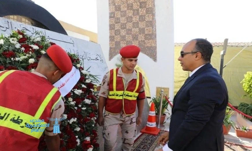 نائب محافظ المنيا يكرّم الأبطال بوضع إكليل الزهور على نصب الشهداء التذكاري