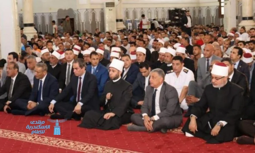 صور حصرية للأزهري وعياد والمسلماني أثناء وصولهم إلى مسجد أبي بكر بالإسماعيلية