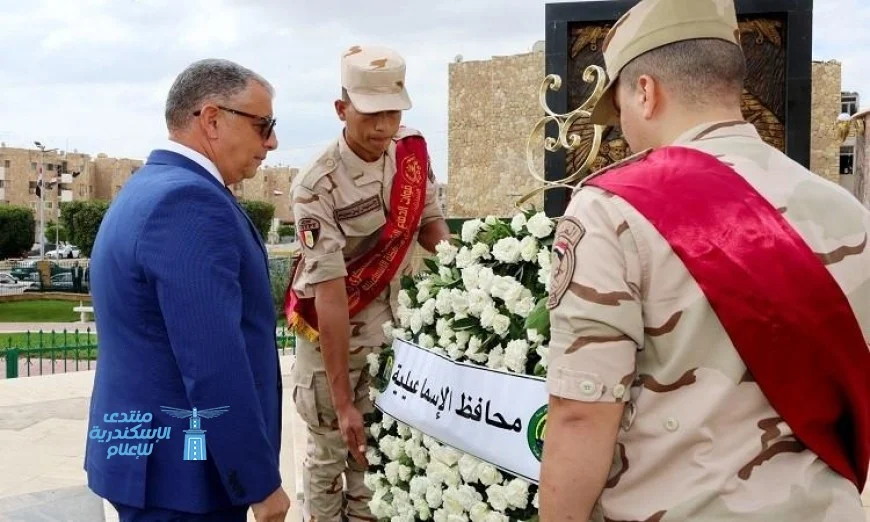 محافظ الإسماعيلية يشارك في إحياء ذكرى الشهداء بوضع إكليل من الزهور على النصب التذكاري بميدان الشهداء