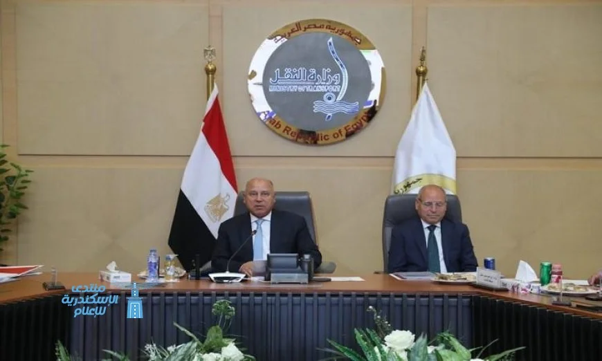 وزير الصناعة والنقل يناقش مع مصنعي الأسمنت أسباب انخفاض أسعار الأسمنت وتأثيرها على السوق
