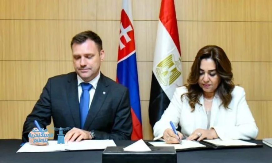 عوض توقع اتفاقية شراكة مع وزير البيئة السلوفاكي لتعزيز حماية البيئة